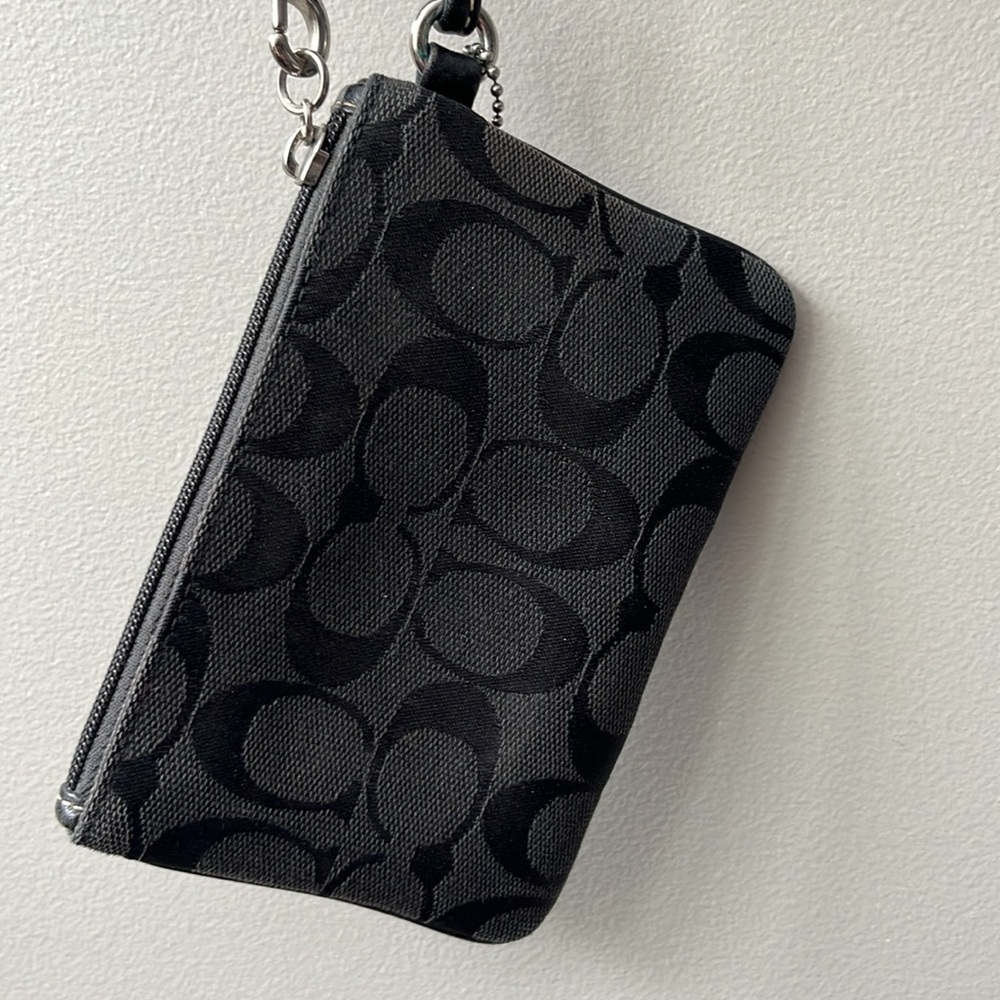 Coach wristlet authentic - Picture 2 of 9